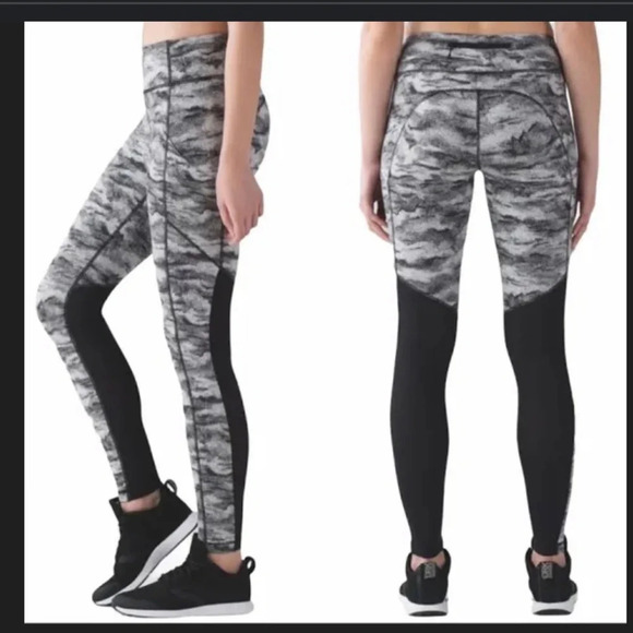 Lululemon Speed Tight V Power Luxtreme Hazy Days Black White / Black Sized 4โ - Picture 2 of 6